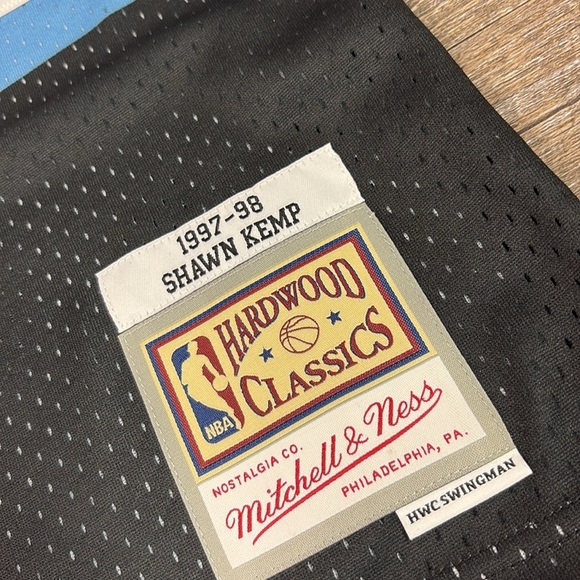 Shawn Kemp Black Cleveland Cavaliers 1997/98 Hardwood Classics Swingman Jersey - Picture 8 of 13
